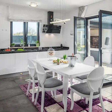 Stunning In Novigrad With Wifi Holiday home *