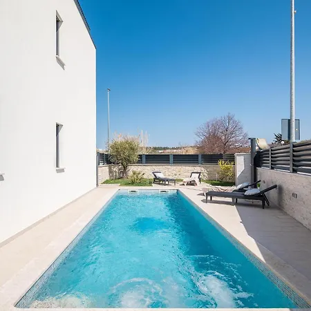 Holiday home Stunning In Novigrad With Wifi