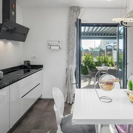 Stunning In Novigrad With Wifi Holiday home *
