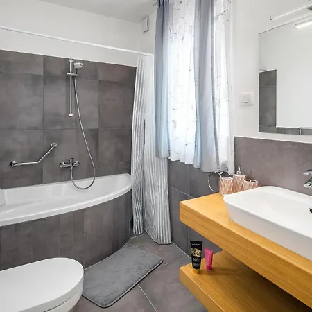 Stunning In Novigrad With Wifi Holiday home *